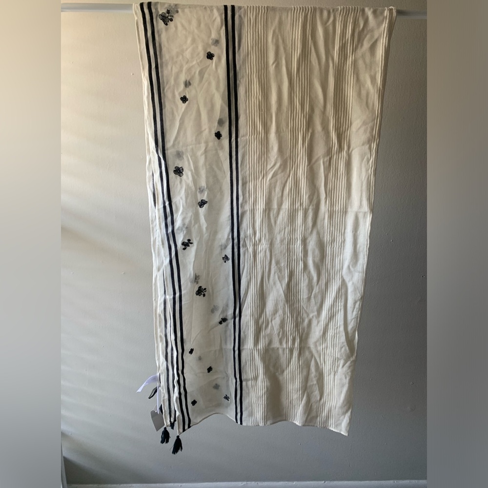 NWT Ann Taylor Black Floral Embroidered Cream Scarf/Wrap Size One Size